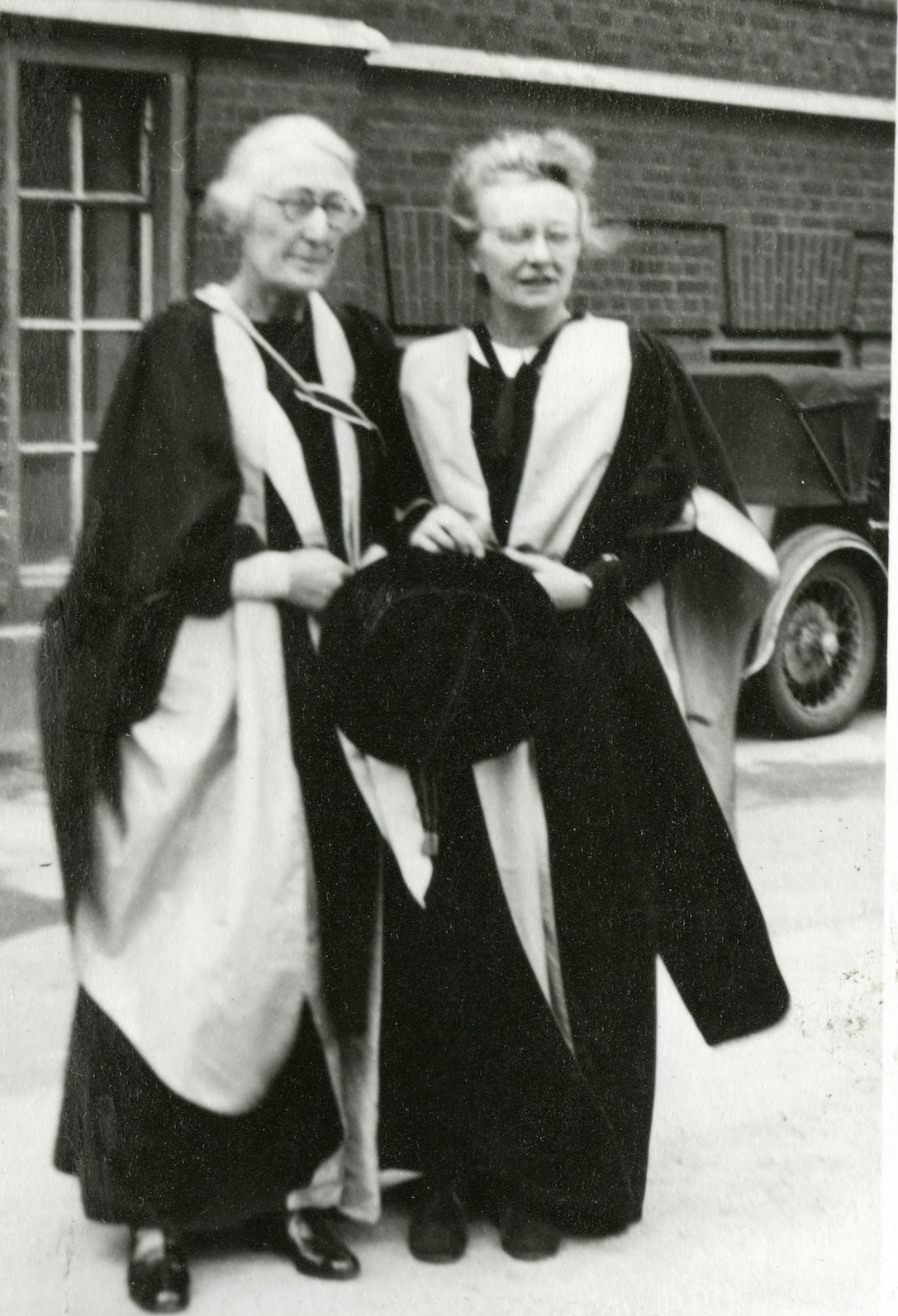 Marjory Stephenson and Dorothy Needham attending the installation of Jan Smuts as Chancellor of the University of Cambridge in 1948