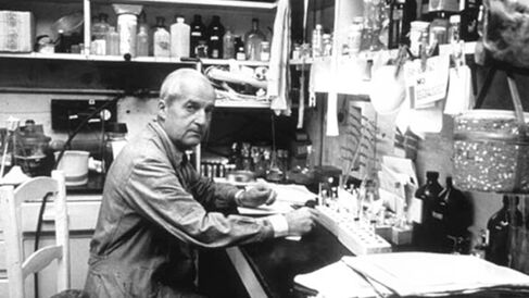 Luis Federico Leloir in a laboratory, 1950