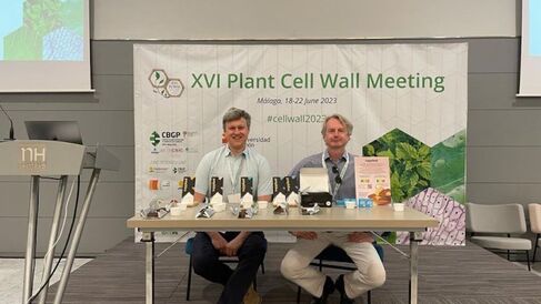 Paul Dupree and Jeremy Bartosiak-Jentys at #PlantCellWall2023 in Malaga