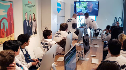 Paolo Bombelli presents his research to the Davos Codes showcase during the World Economic Forum Annual Meeting.