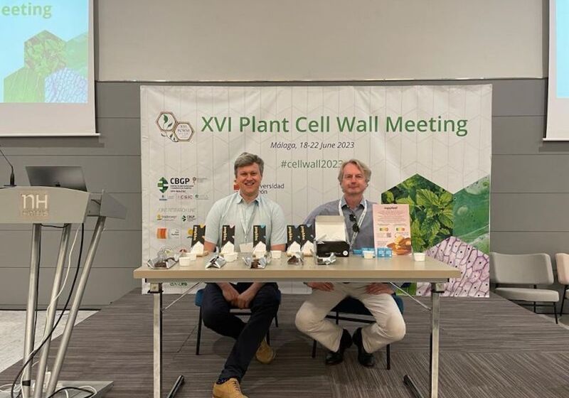 Paul Dupree and Jeremy Bartosiak-Jentys at #PlantCellWall2023 in Malaga