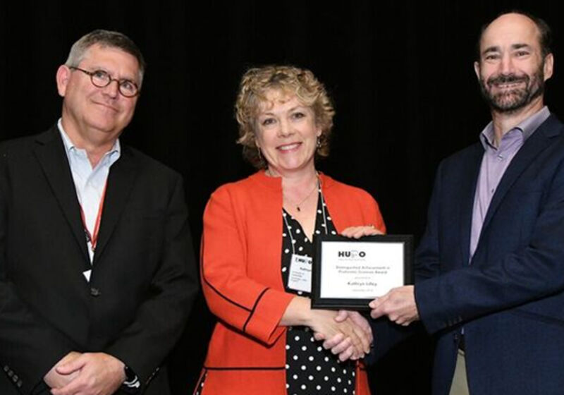 Kathryn Lilley being presented with the HUPO Award for Distinguished Achievement in Proteomic Sciences.