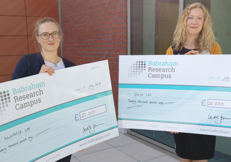 Dr Rowina Westermeier (Antiverse) and Dr Catherine Elton (Qkine) with their prize cheques