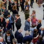 Students and University faculty members gathering