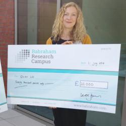Dr Rowina Westermeier (Antiverse) and Dr Catherine Elton (Qkine) with their prize cheques