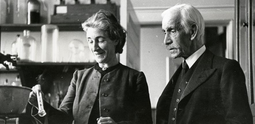 Barbara and Frederick Hopkins in the laboratory, c1941