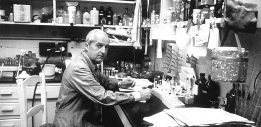 Luis Federico Leloir in a laboratory, 1950